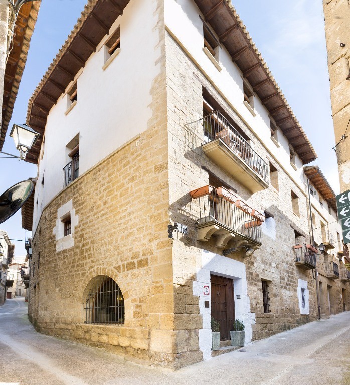 Hot&eacute;is de todos os tamanhos, temas e locais