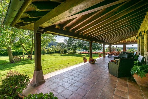 Hot&eacute;is de todos os tamanhos, temas e locais